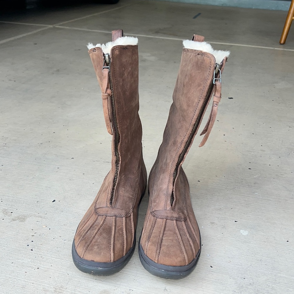 UGGS🥰 Super Cute & Warm! Waterproof Zip Up Boots